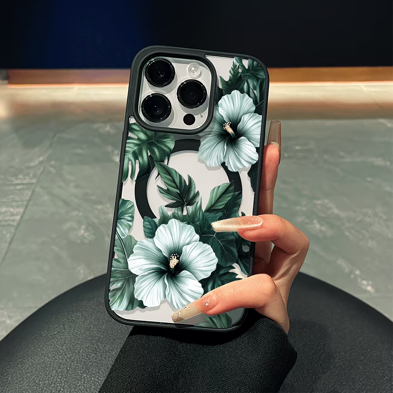 Apple Iphone 16 - غطاء هاتف شفاف بتصميم زهور خضراء