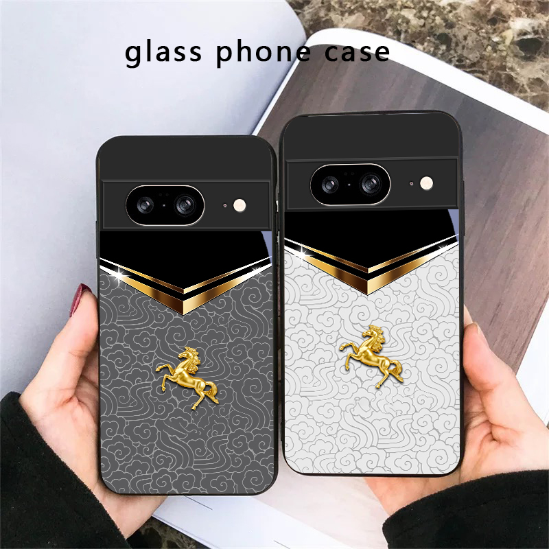 غطاء هاتف زجاجي أسود بتصميم حص - مراجعة Google Pixel 8A وسعره