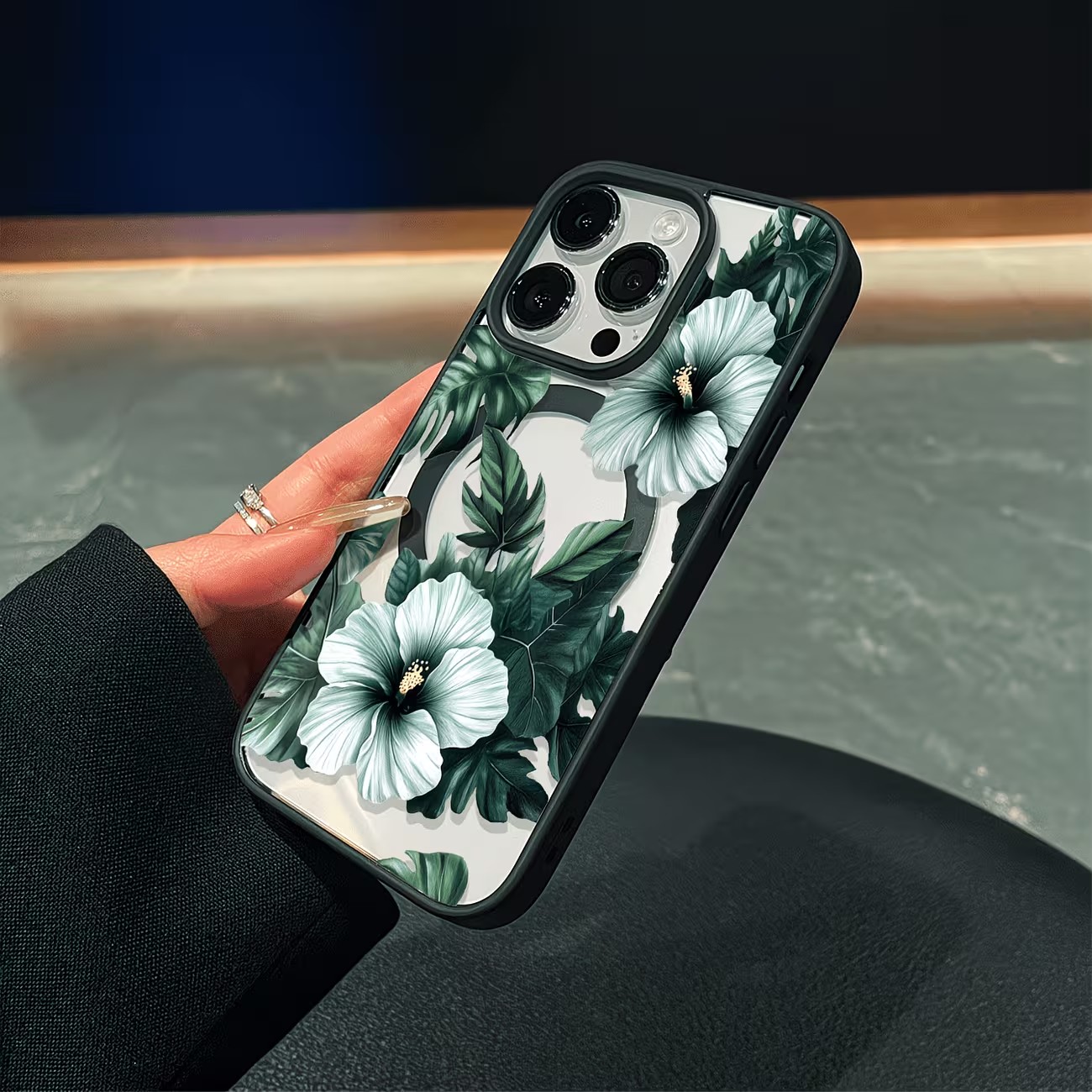 غطاء هاتف شفاف بتصميم زهور خضر - مراجعة Apple Iphone 16 وسعره